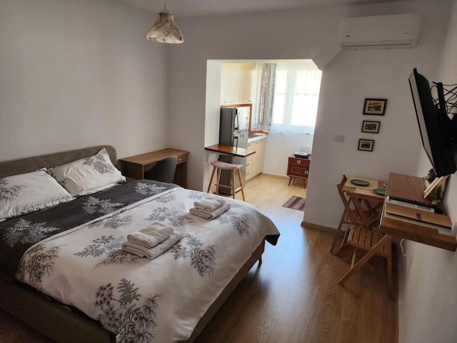 Andi'S Place-Comfy Studio-City Center Тирана Екстериор снимка